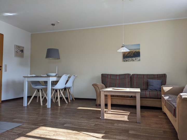 Wohnzimmer mit Eßbereich